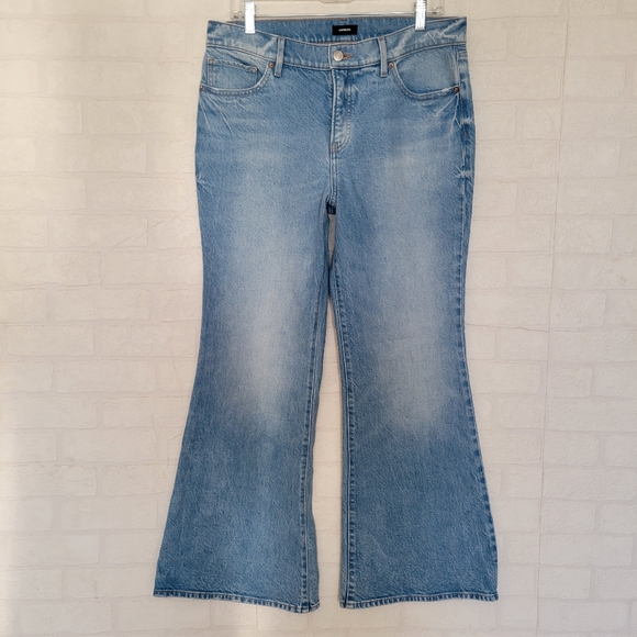 Express 70s Flare Mid Rise Stretch Light Wash Jeans - Picture 2 of 10